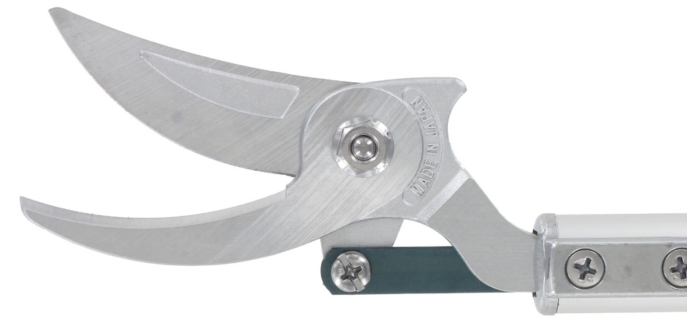 ARS 180ZF-2.0-3 – χρήση ψαλιδιού για κλάδεμα δέντρων από το έδαφος