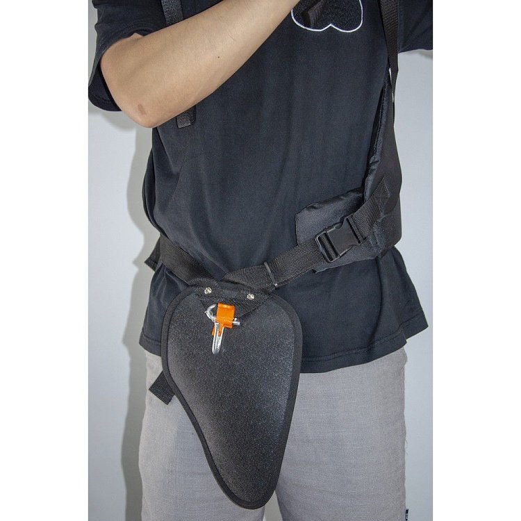 Γιλέκο στήριξης θαμνοκοπτικού Agroforce – χρήση σε εργασία με θαμνοκοπτικό