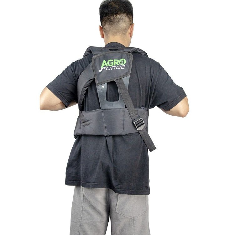 Γιλέκο στήριξης θαμνοκοπτικού Agroforce – λεπτομέρεια ιμάντα και αγκράφας