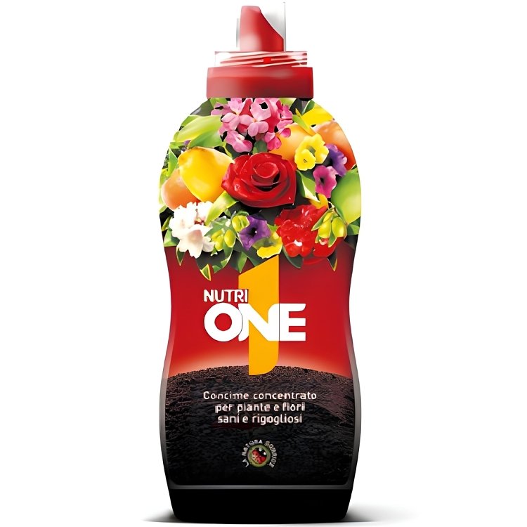 Φιάλη υγρού λιπάσματος SBM NutriONE Liquid με δοσομετρικό καπάκι, μπροστινή όψη σε λευκό φόντο