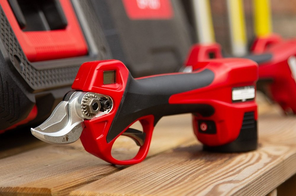 ARS EP-720 κλαδευτήρι μπαταρίας – αγροτικό περιβάλλον