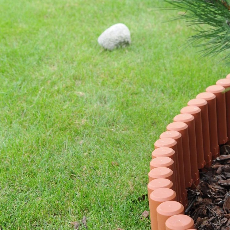 Πλαστικός Φράχτης Κήπου 2,70m – εμφάνιση σε ράφι καταστήματος κηπευτικών