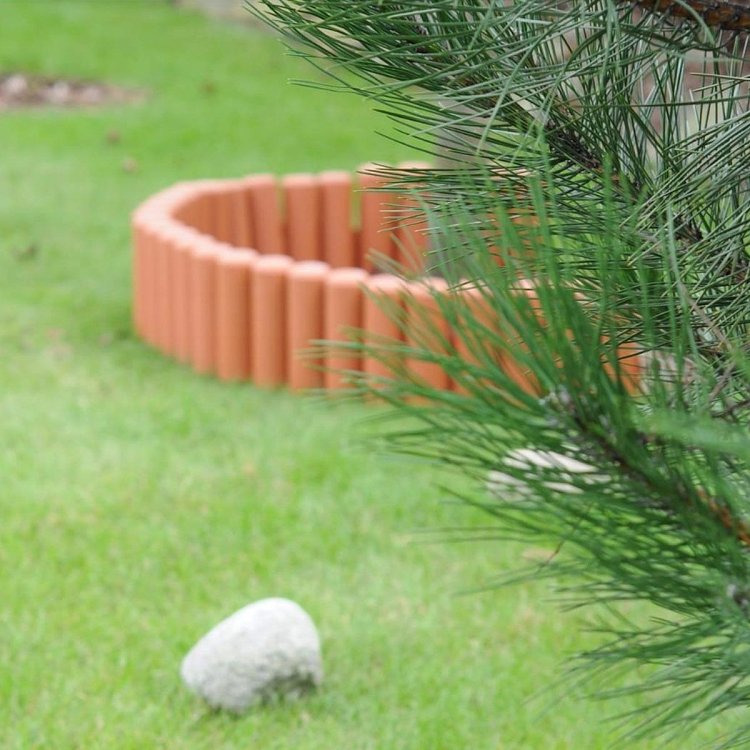 Φράχτης PROSPERPLAST 10 Τμήματα – κυκλικό σχήμα γύρω από κεραμική γλάστρα