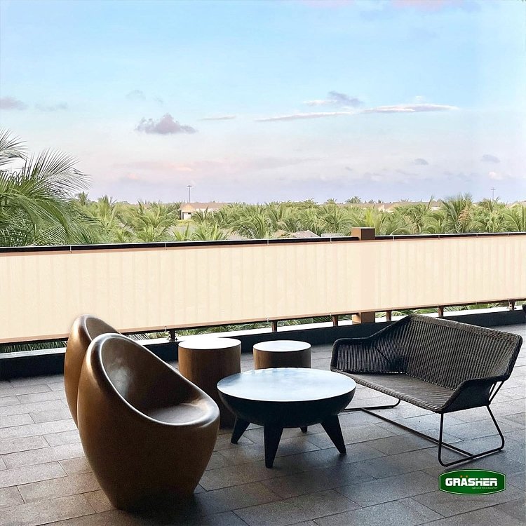 Διαχωριστικό Δίχτυ Μπαλκονιού 160gr/m² Εκρού 1,20x6m GRASHER – χρήση από ερασιτέχνη σε μπαλκόνι