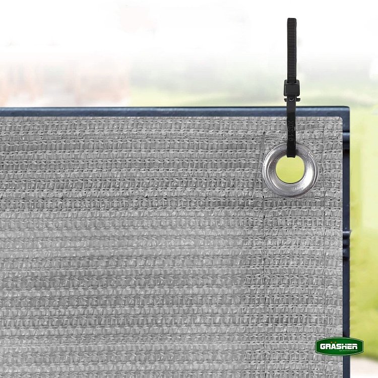 Διαχωριστικό Δίχτυ Μπαλκονιού 160gr/m² Γκρί 0,90x6m GRASHER Με Κρίκους – lifestyle εικόνα σε σύγχρονο μπαλκόνι