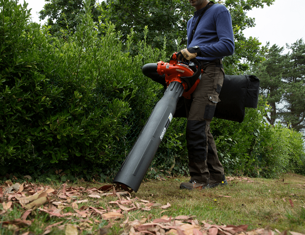 ECHO PB-255ES – χρήση σε καθαρισμό κήπου