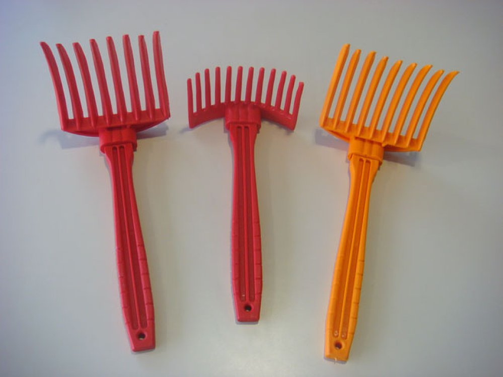 Χτένι ελαιοσυλλογής Επιδαύρου πλαστικό κόκκινο για μάζεμα ελιάς – ελληνικής κατασκευής